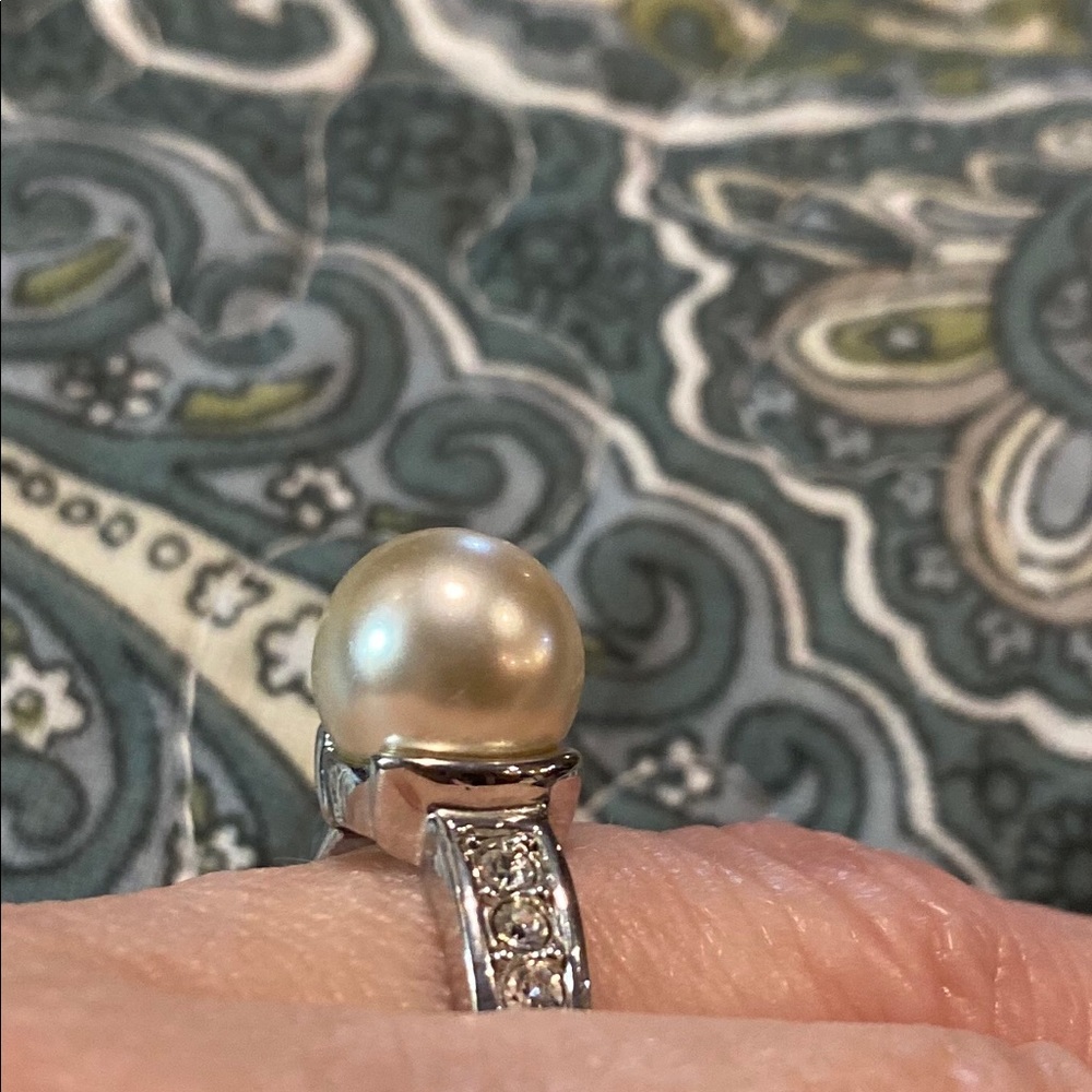 Faux pearl ring - Picture 3 of 7